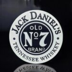 Logo lumineux en 3D de la marque Jack Daniel's, avec un design épais et contrasté, idéal pour la décoration ou l'éclairage personnalisé.