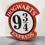 Histoire d'une horloge Harry Potter en 3D imprimée avec LED, modèle lumineux et décoratif, parfait pour les fans de la saga, création unique et personnalisée by Infinity 3D Print.