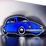 Lampe LED en forme de voiture Volkswagen classique en neon bleu, éclairage lumineux, décoration moderne, création lumineuse 3D, design original, ambiance originale pour intérieur ou bureau.