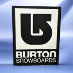 LED lumineuse en 3D avec logo Burton Snowboards.