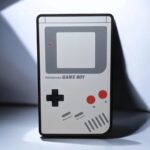 Nintendo Game Boy en impression 3D lumineuse avec détails colorés, création unique et design rétro, idéale comme décoration ou collection pour amateurs de gaming vintage.