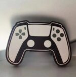 Manette de jeu vidéo en 3D lumineuse, design moderne avec éclairage LED pour décoration gaming originale.