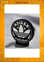 Adidas logo en 3D avec éclairage LED, création lumineuse personnalisée, objet déco moderne pour chambres ou bureau, imprimé en 3D par Infinity 3D Print.