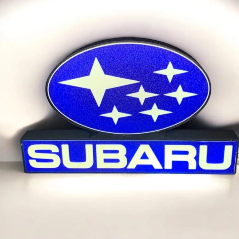 Subaru logo lumineux en LED avec silhouette étoilée bleue et texte SUBARU éclairé, parfait pour décoration intérieure ou véhicule. Créations lumineuses 3D personnalisées par Infinity 3D Print.
