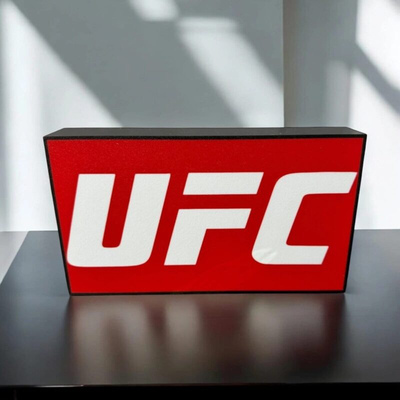 UFC logo lampe LED rétro éclairée, création lumineuse 3D d'Infinity 3D Print, décoration d'intérieur innovante, idéale pour fans de sports de combat et collectionneurs de produits originaux.