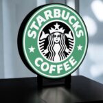 Logo lumineux 3D de Starbucks Coffee, création personnalisée en impression 3D avec éclairage LED, idéale pour décorer votre intérieur ou comme objet de collection original.
