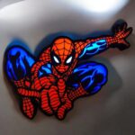 Lampe LED 3D Spider-Man lumineuse, création originale en impression 3D avec éclairage coloré pour une décoration innovante et ludique.