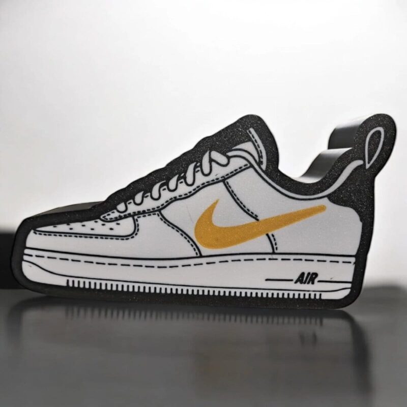 Custom sneaker 3D lampled, conception unique en impression 3D, décoration lumineuse stylisée en forme de chaussure de sport Nike, objet déco moderne, création lumineuse 3D sur mesure.