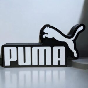 Panneau lumineux 3D Puma en plastique noir et blanc avec logo et texte LED personnalisé.