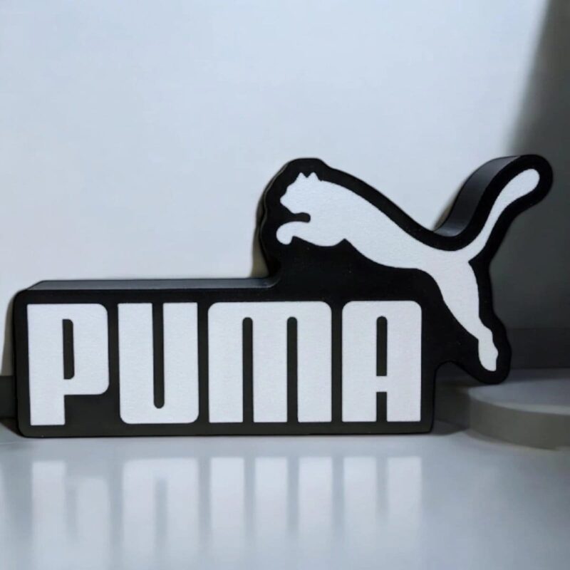 1741010996.jpeg Panneau lumineux 3D Puma en plastique noir et blanc avec logo et texte LED personnalisé.
