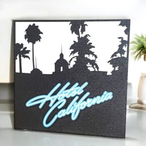 Lit panneau LED en néon avec silhouette de palmiers et architecture Californie, décoration lumineuse moderne et originale, création 3D unique pour ambiance chaleureuse et sophistiquée.