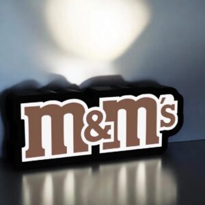 M&m's lampe LED 3D, création lumineuse gravée, idée originale pour décoration intérieure, lumière ambiance, objet personnalisé, design moderne, cadeau unique, fabrication innovante.
