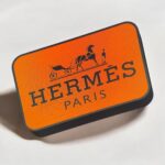 Hermès Paris lumière 3D, boîte lumineuse LED design, création artistique, décoration intérieure élégante, cadeau luxueux, impression 3D moderne, accessoire de maison sophistiqué, objet lumineux personnalisé, fabrication artisanale en France, décoration haut de gamme.