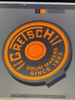 Puce de protection pour batterie de micro ou instrument de musique, conçue en impression 3D noir et orange avec texte "Reeschli" et "Drum Makers Since 1883".