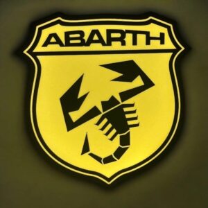 A propos de traces lumineuses LED avec logo ABARTH en 3D.
