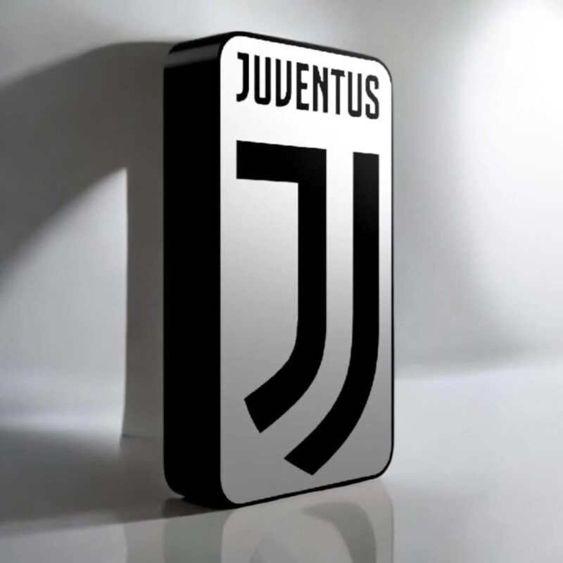Joyeux design de plaque LED 3D représentant le logo de la Juventus Turin, parfait pour la décoration murale sportive. Fabriqué en impression 3D avec un éclairage LED intégré, idéal pour les fans.