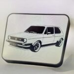 VW Golf GTI 3D LED lampe lumineuse design noir et blanc, création artistique en impression 3D, idéale pour décoration intérieure, voiture iconique, pièce design moderne, cadeau original.