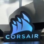 Lampe LED 3D personnalisée avec logo Corsair, création lumineuse en impression 3D, décoration gaming, éclairage d'ambiance, objet design, accessoires gamer innovants, lumière bleue, décor bureau ou salle de jeux, fabrication artisanale.
