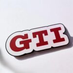 GIT logo en 3D, conception lumineuse et colorée, création de signalétique personnalisée en impression 3D avec effet LED.