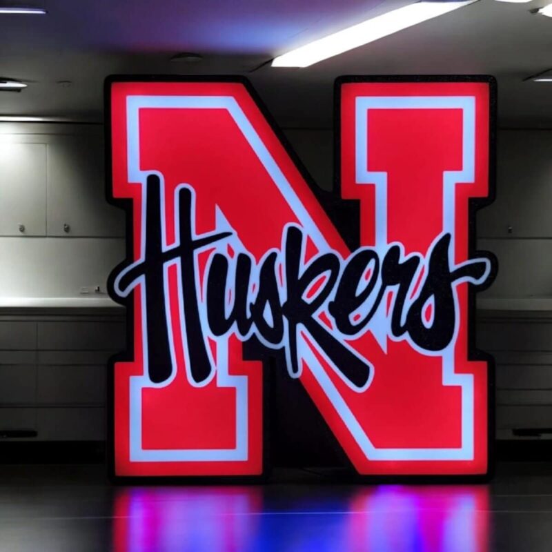 1743058288.jpeg NEON LED LED INFINITY 3D PRINTES, SIGNE LUMINEUX PERSONNALISÉ, pour décoration intérieure, enseigne lumineuse moderne, éclairage d’ambiance, créa 3D pour espaces commerciaux et design contemporain.