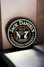 LED lumineuse personnalisée avec logo Jack Daniel's pour décoration ou promotion.