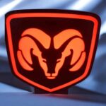 Modèle de LED personnalisé avec logo de demon rouge et noir, création lumineuse 3D pour décoration intérieure ou extérieure.