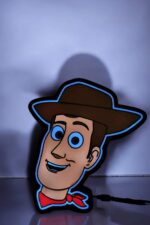 LED lampe Woody Woodpecker en 3D, création lumineuse fun et colorée avec éclairage LED, parfait pour la décoration d’intérieur ou comme lampe de nuit originale.