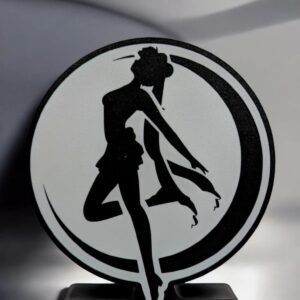 Silhouette de femme nageuse en 3D lumineuse LED noir et blanc, création artistique originale fabriquée avec impression 3D, idéale comme lampe décorative ou objet design moderne.
