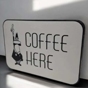 Coffre lumineux avec panneau "Coffee Here" et dessin d’un homme barista.