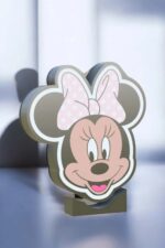 Minie Mouse lampe LED 3D, création lumineuse enchantée, idéale pour décoration et chambre d'enfant, fabriquée avec impression 3D, design mignon et coloré avec une lumière douce.