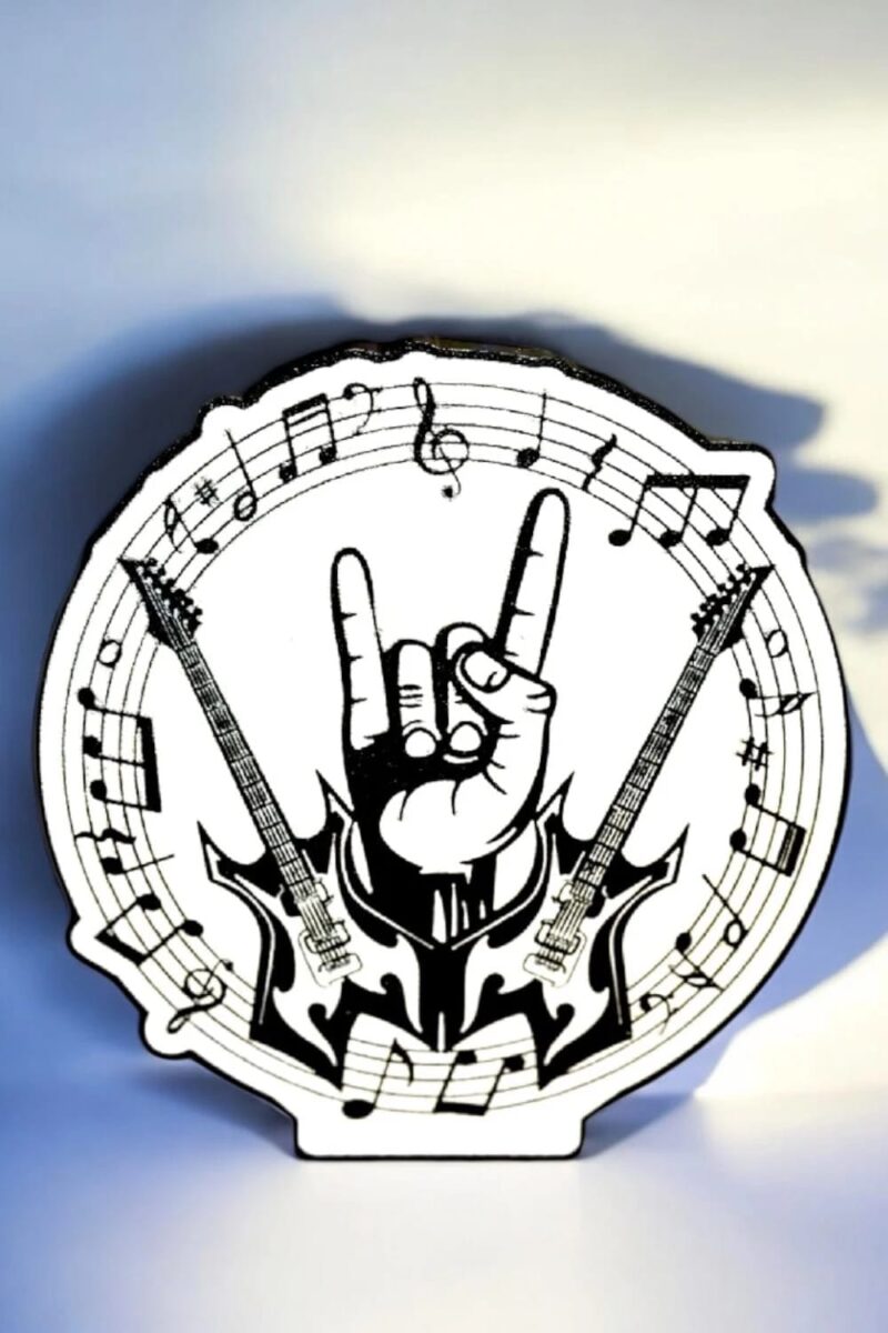 Étiquette lumineuse en 3D avec un design musical et une main faisant le geste du métal, idéale comme décoration LED ou lampe d'ambiance. Parfait pour les passionnés de musique et de rock.