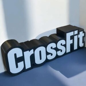 Crossfit LED sign en 3D imprimé, design moderne et lumineux, idéal pour décoration intérieure, salle de sport ou gymnase, création personnalisée en technologie d'impression 3D, disponible chez Infinity 3D Print.
