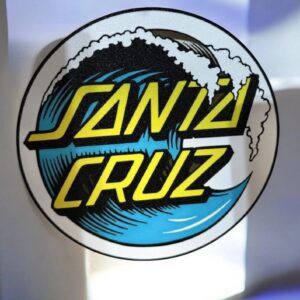 Carreau lumineuse LED avec logo "Santa Cruz" en impression 3D, éclairé par LED blanc chaud, parfait pour personnaliser votre décoration intérieure avec une touche moderne et colorée.