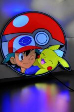 Pokémon Pikachu et Ash Ketchum illuminés dans une lampe LED inspirée de l’univers Pokémon, création lumineuse 3D de Infinity 3D Print, idéale pour décoration ou collection enfant.