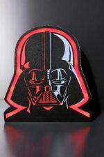 Lampe LED 3D Darth Vader, création lumineuse originale en impression 3D avec éclairage rouge, idéale pour décoration ou ambiance gaming.
