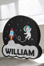 Rocket lampe LED personnalisée pour enfant, création lumineuse 3D avec prénom William, thème espace et astronaute, decoration de chambre enfant, cadeau original, éclairage LED, affiche murale lumineuse, décoration enfant personnalisée, cadeau garçon.