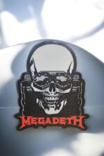 LED skull with Megadeth logo, illuminated 3D printed lamp, dark design with artistic details, perfect for music and rock fans, custom decorative lighting piece.