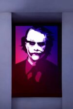 Portrait laserifié en 3D de Joker avec effets lumineux colorés LED.