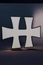 LED cross black outline, illuminated 3D printed lamp, decorative lighting, modern design, infinity3dprint.fr.