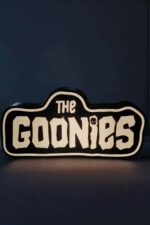Lampe LED en forme de logo "The Goonies" 3D, éclairage lumineux rétro Halloween, décoration innovante, création personnalisée, design original pour fan de film d'aventure.
