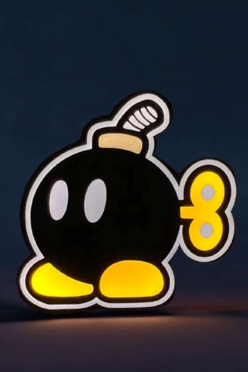 Bombette LED lumineuse en forme de Bombe de jeux Nintendo avec éclairage coloré pour décoration intérieure et ambiance ludique.
