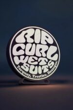 Lampe 3D personnalisée avec design lumineux et graphique, idéale pour décoration intérieure, avec éclairage LED à faible consommation, création unique et moderne.