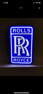 Rolls Royce logo lumineux en LED, création décorative 3D illuminée, idéale pour décoration intérieure ou extérieure, disponible chez Infinity 3D Print.