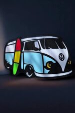 Lampe LED en forme de van Volkswagen avec éclairage coloré, création lumineuse 3D unique par Infinity 3D Print, idéale pour décoration intérieure moderne et originale, customisée avec détails vifs.