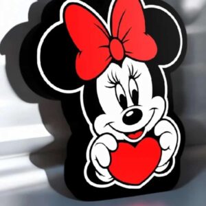 Profile 3D print lumineux Minnie Mouse avec cœur rouge et nœud rouge, éclairage LED, décoration enfant, cadeau personnalisé, création lumineuse moderne pour chambre d’enfant.