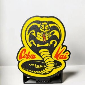 Cobra Mai logo 3D lampes LED lumineuses, décoration design et innovante, création colorée et vibrante, idéale pour espace personnel ou professionnel, fabrication artisanale par Infinity 3D Print.