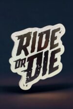 Étiquette lumineuse 3D avec le message "Ride or Die" en style graffiti, créée par Infinity 3D Print, illuminant l'obscurité avec une lumière LED pour une décoration moderne et personnalisée.