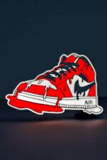 Nike Air Jordan sticker lumineux LED en 3D avec design de chaussure rouge et noir, émettant une lumière vive, parfait pour la décoration ou collection.