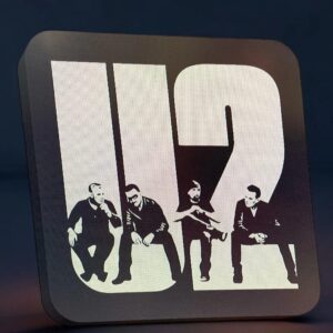 Lampes LED 3D personnalisées with design de quatre hommes assis, créant une ambiance lumineuse originale et moderne. Idéal pour la décoration intérieure ou en cadeau unique.