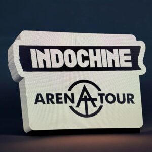Lampe LED 3D avec logo INDOCHINE ARENA TNTORE, création lumineuse personnalisée en impression 3D pour décoration ou événement. Design sur mesure, éclairage moderne, idéale pour ambiance unique.